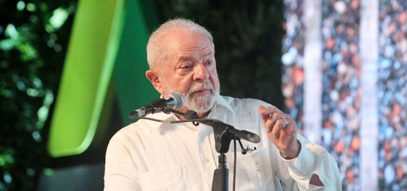 Lula anuncia retomada das obras da Ferrovia Oeste-Leste e pede lançamento até 2026: "Façam hora extra"