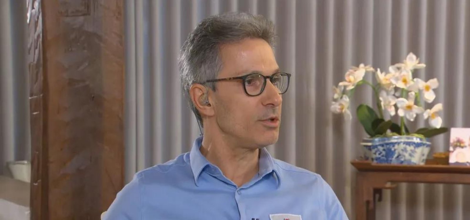 Romeu Zema erra conta de divisão durante entrevista: "Metade de 513 é 561"