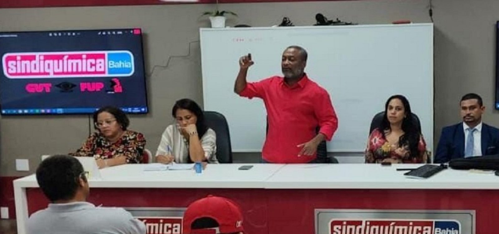 Diretório do PT em Salvador tenta impor candidatura própria a prefeito e causa mal-estar no partido