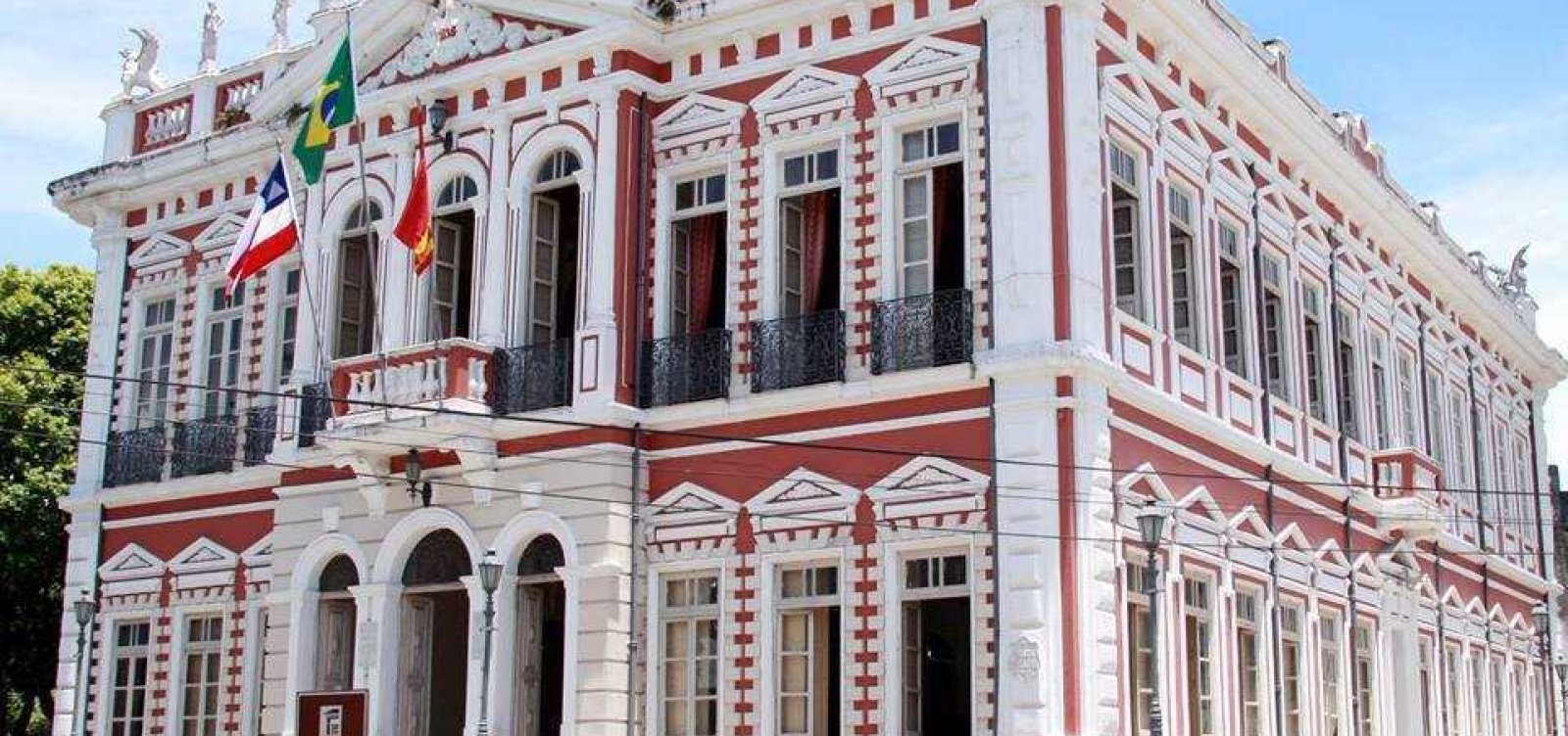 PF cumpre mandados de busca e apreensão na prefeitura de Ilhéus e em casa de servidores