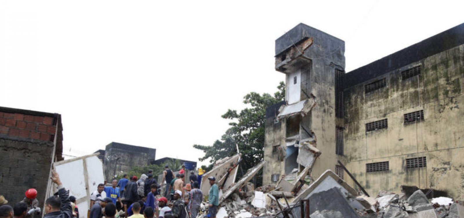 Número de mortos no desabamento em Pernambuco sobe para 14