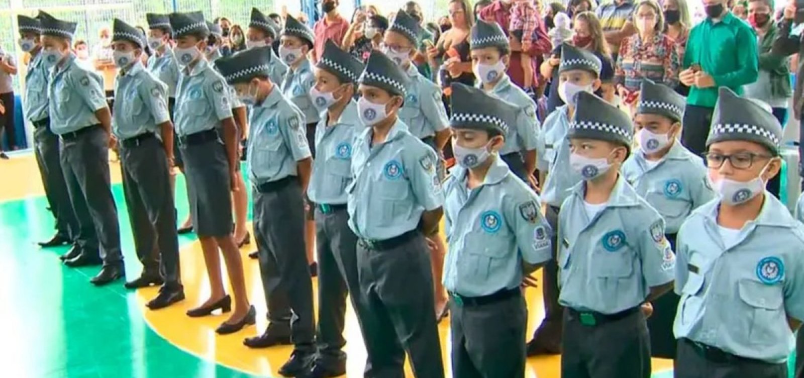 Governo Lula encerra programas de escolas cívico-militares de Bolsonaro