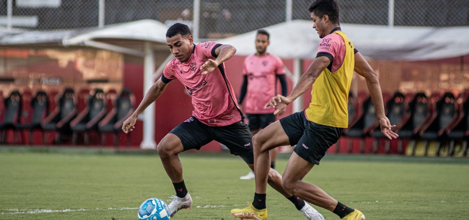 Vitória toma pressão no fim, mas bate o Novorizontino e volta ao G-4 em jogo  decisivo da Série B - Metro 1