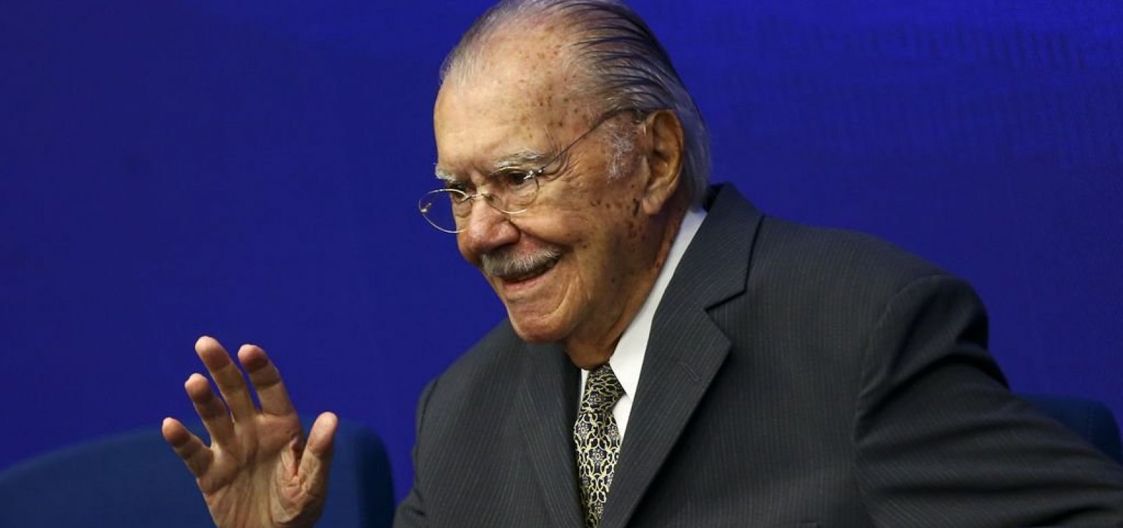 Ex-presidente José Sarney sofre queda e é hospitalizado no Maranhão