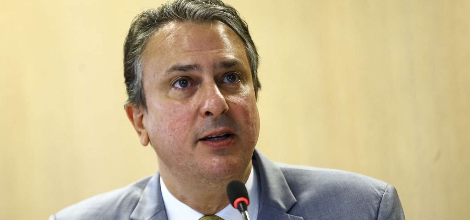 Fim do programa de escolas cívico-militares não foi com base em questões políticas, diz ministro