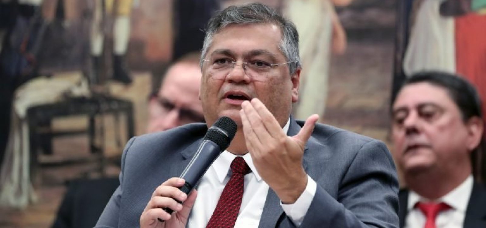 Novo decreto de armas deve proibir funcionamento 24h de clubes de tiros e instalações próximas às escolas 