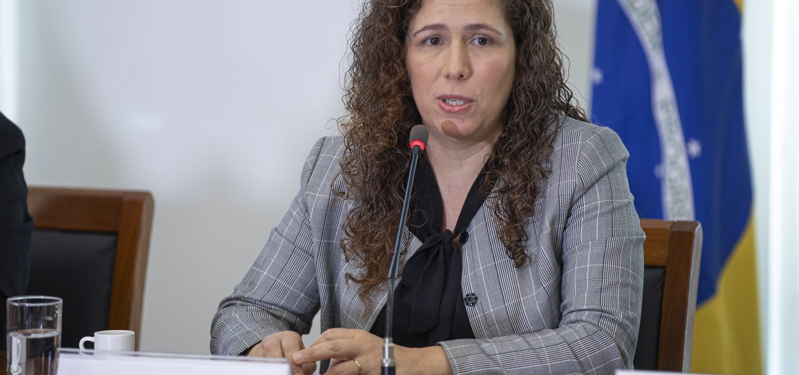 Ministra anuncia 2.480 novas vagas em concursos do governo federal, com salários de até R$ 21 mil