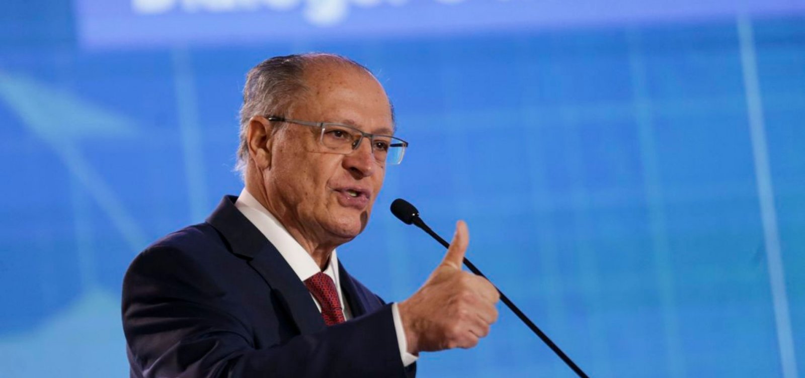 Em crítica à Selic, Alckmin diz que economia brasileira caminha bem, mas "faltam os juros escandalosos caírem"