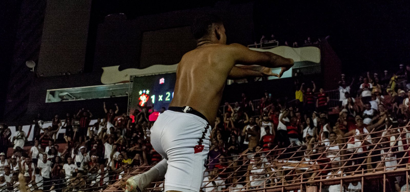Nome do Vitória, Zé Hugo dedica gol à mãe, Dona Vitória: "Primeira vez que vem ao estádio me ver jogar"