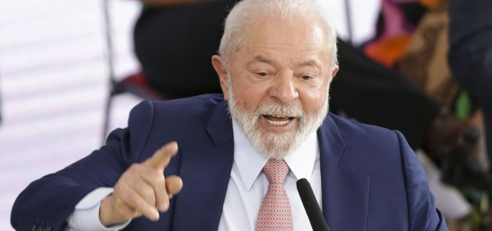 Lula diz que policiais não podem ter partido