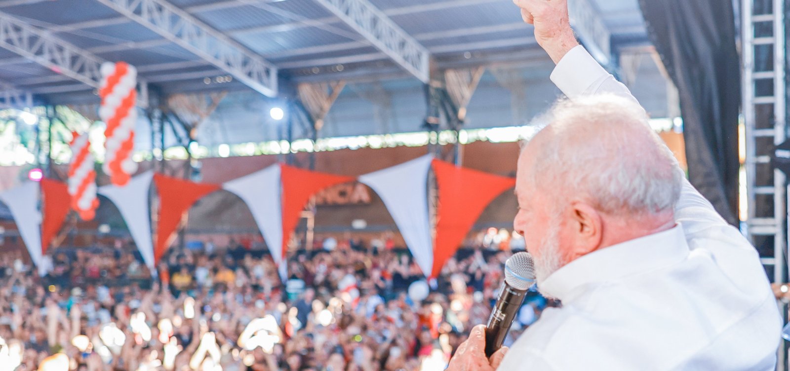 Para acomodar centrão no governo, Lula cogita sacrificar aliados em reforma ministerial 