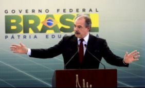 Após citação em delação, Mercadante diz que ajudou Delcídio "na legalidade"