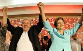 Lula desembarca em Brasília e se reúne com Dilma para discutir sobre ministério
