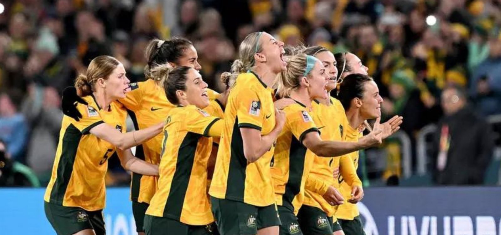 Diante de quase 76 mil torcedores, Austrália vence a Dinamarca por 2x0 e está nas quartas