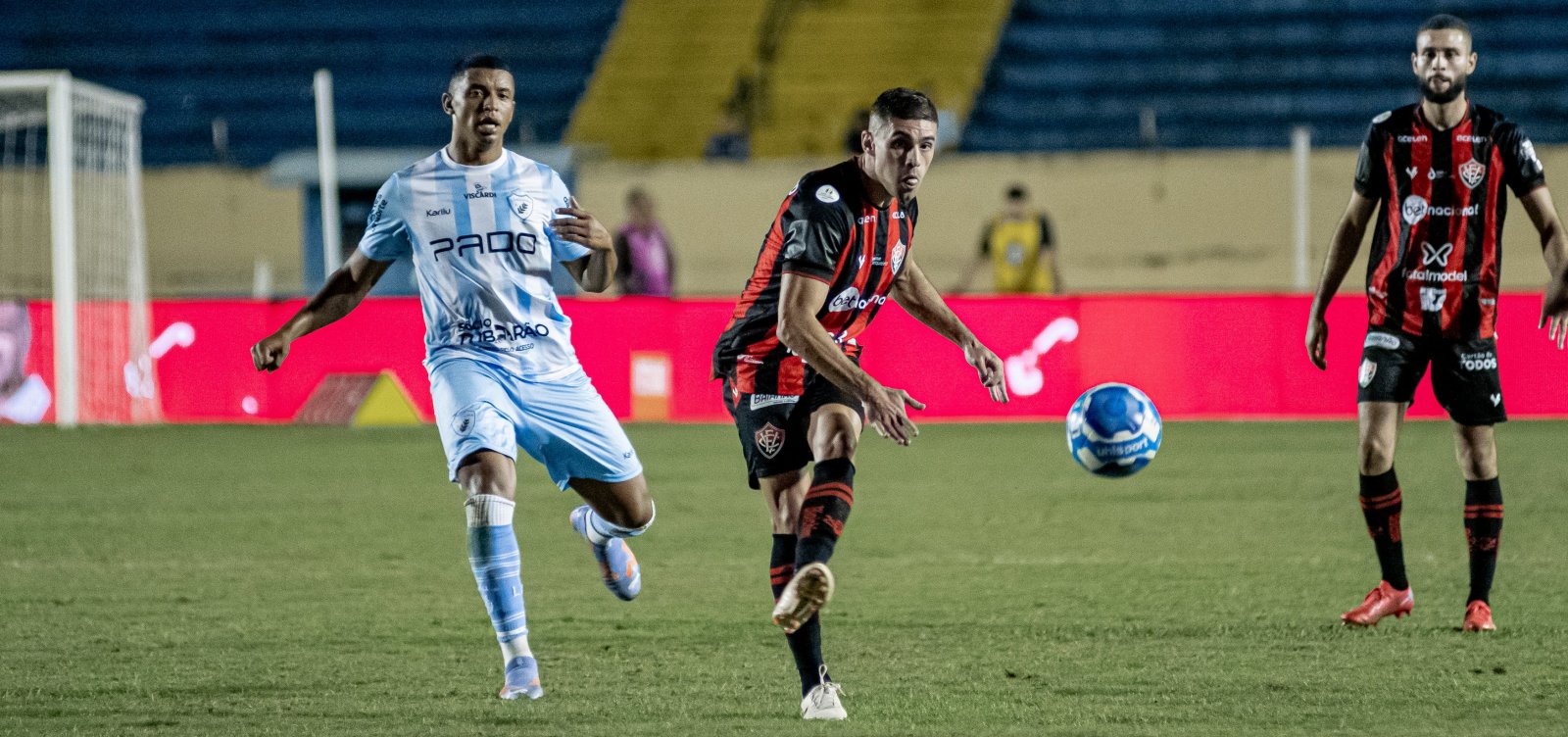 Vitória perde para o Londrina, deixa escapar liderança e quebra sequência invicta na Série B