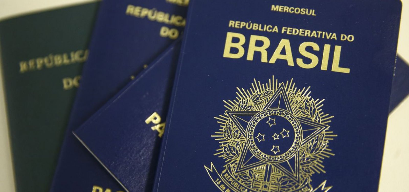 Deputado pede que passaporte de Jair e Michelle Bolsonaro sejam retidos