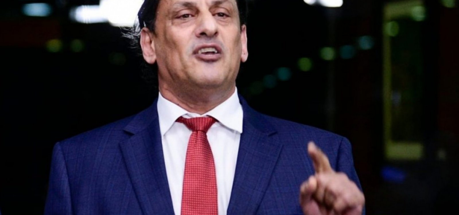 Nome de advogado de Bolsonaro aparece em recibo de compra de relógio dado ao ex-presidente