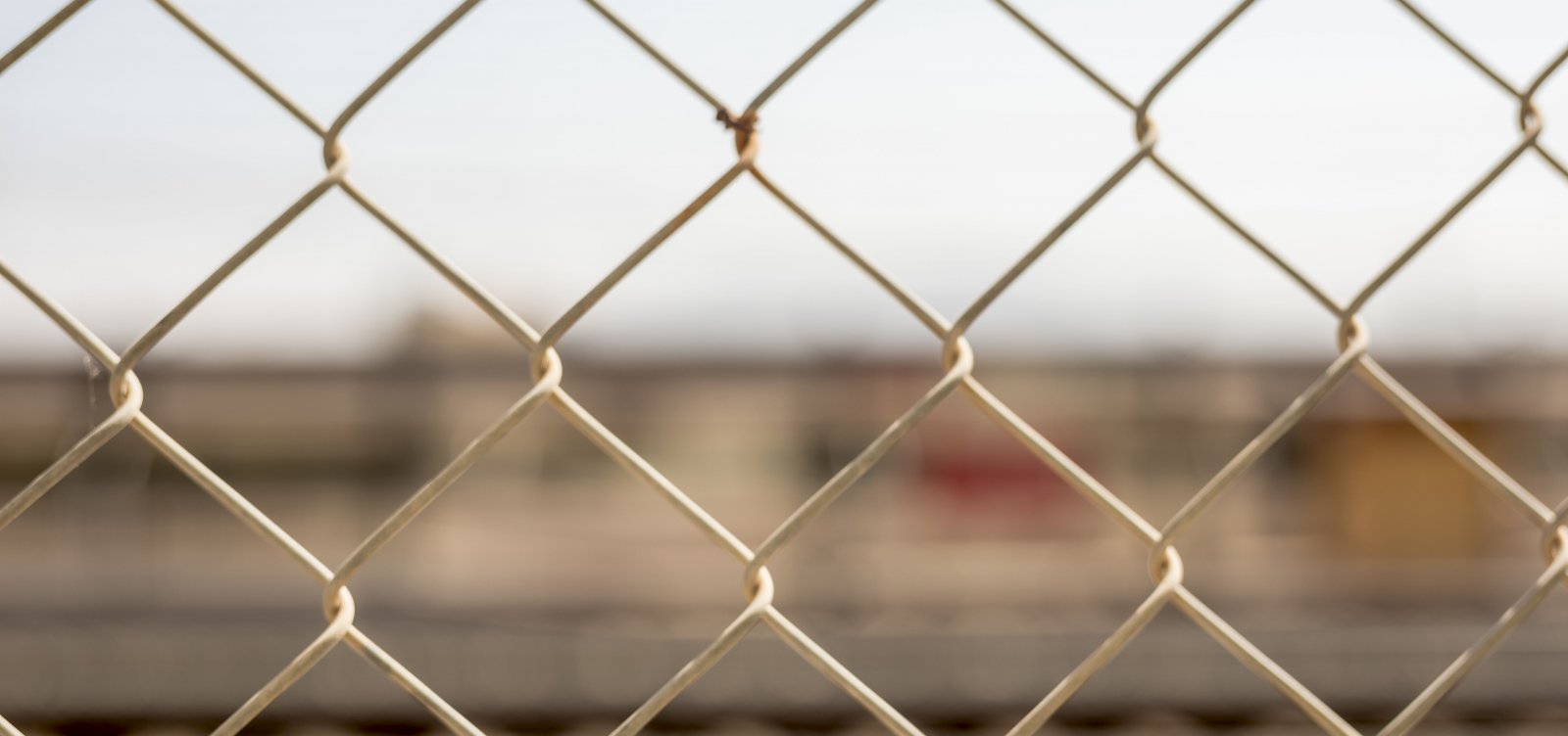 Brasil tem mais de 800 presos em solit&aacute;rias pelo pa&iacute;s; regime &eacute; denunciado pela CDHI