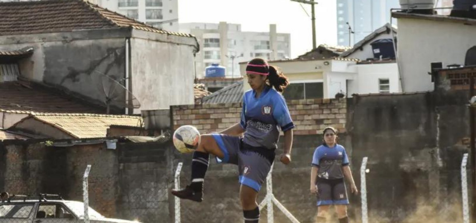 Futebol feminino ainda é predominantemente amador no Brasil