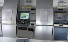 Bandidos arrombam caixas eletrônicos em supermercado na Mata Escura