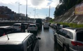 Motoristas enfrentam complicações na Av. Bonocô, confira o trânsito