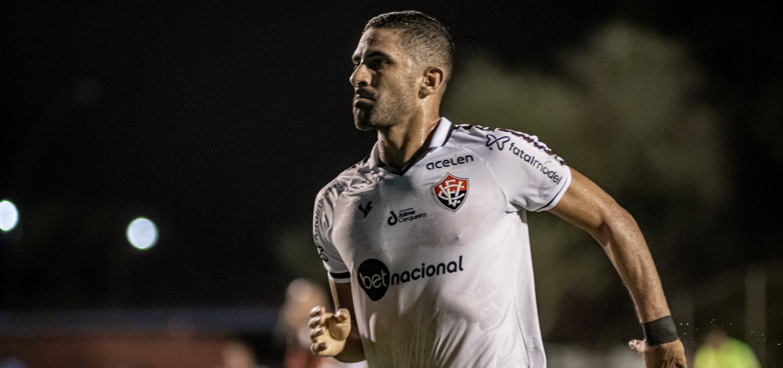 Em meio a impasse com o Vitória, Tréllez é anunciado pelo Operário-PR