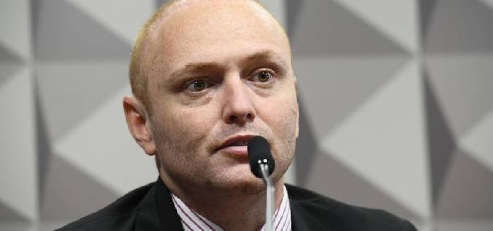 Hacker alega que Mauro Cid presenciou encontro com Jair Bolsonaro no Alvorada em 2022