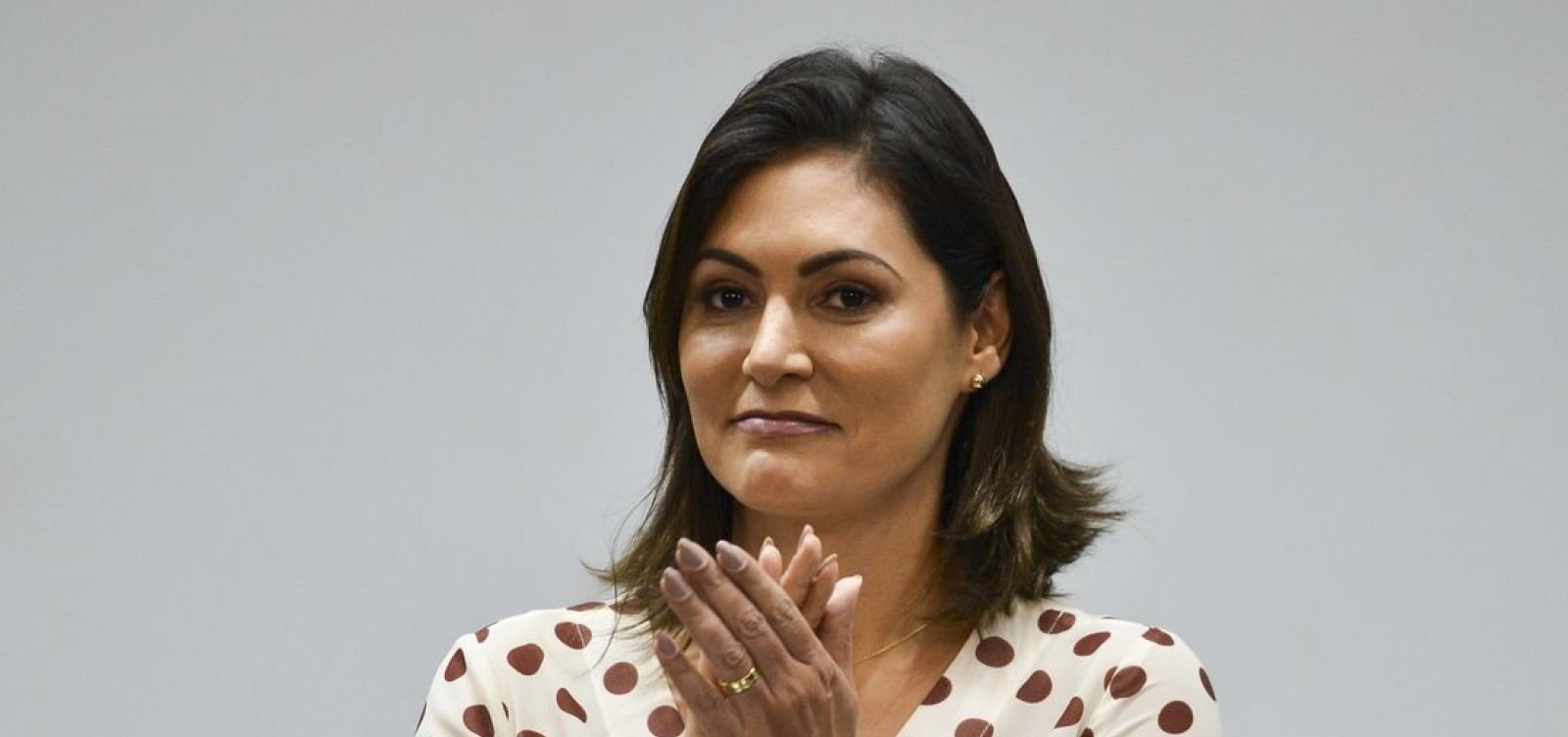  Michelle Bolsonaro ironiza caso das joias e fala em lançamento da 'Mijoias'