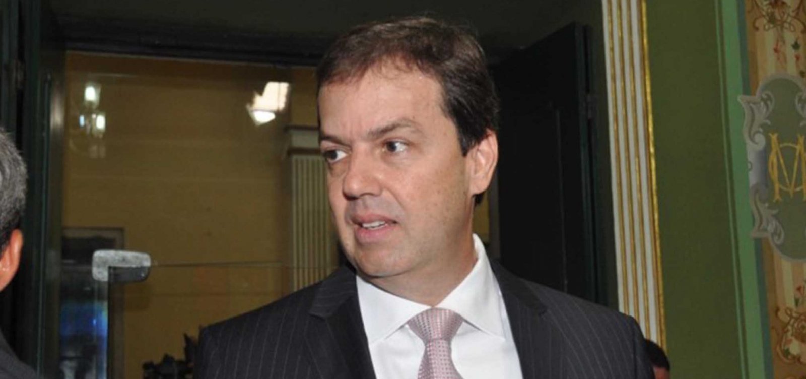 “Não é preciso ser candidato para continuar trabalhando por Salvador”, diz Zé Trindade ao retirar candidatura
