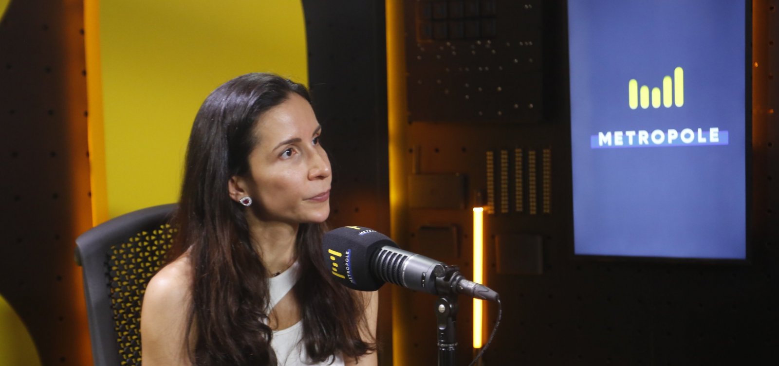 "Beleza limpa é a que liberta", defende dermatologista baiana em novo livro 