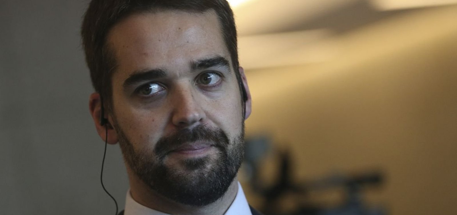 Após passagem de ciclone, Leite minimiza ausência de Lula no RS