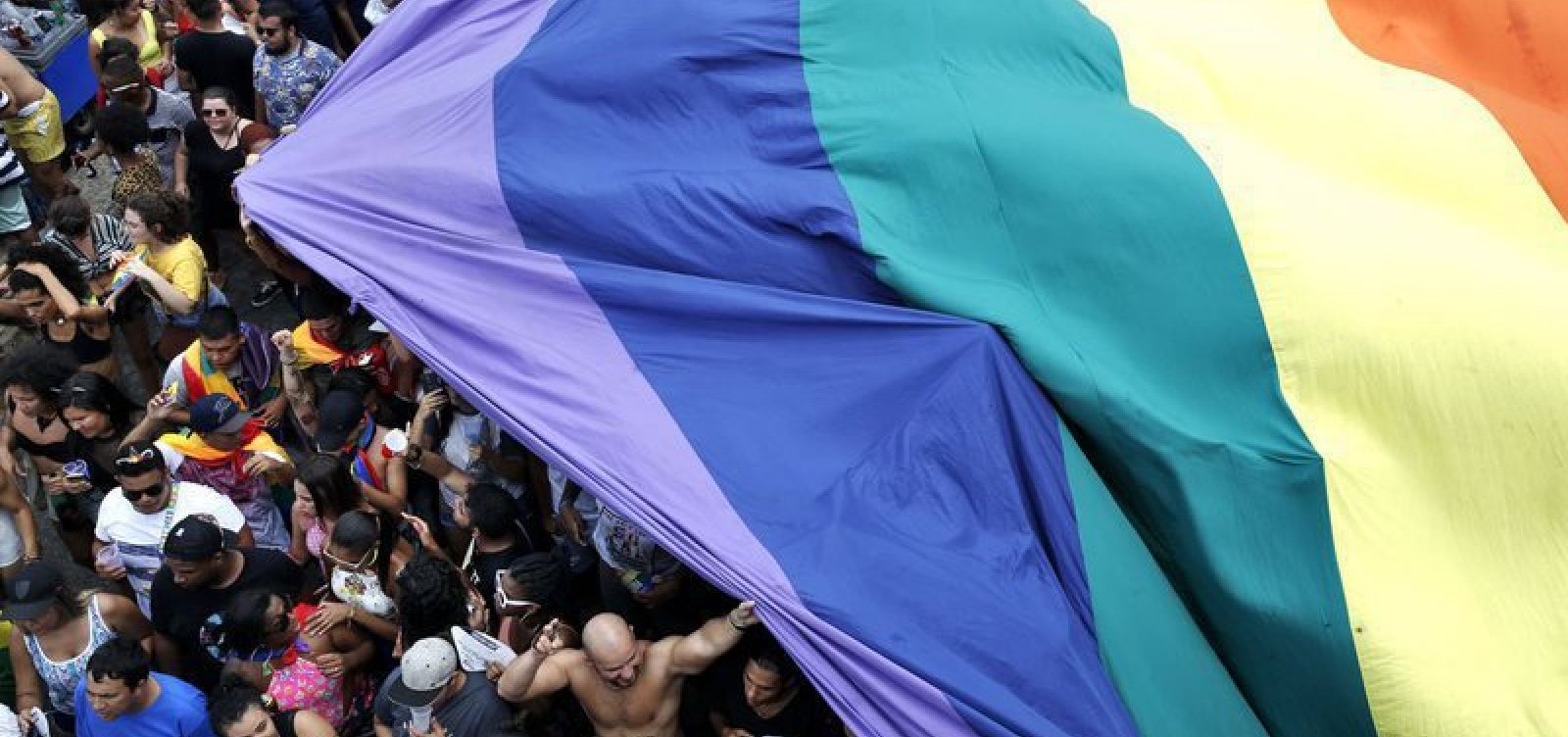 “Fortalecer a democracia e a luta LGBTQIA+”, diz Margareth Menezes na 20ª Parada do Orgulho da Bahia