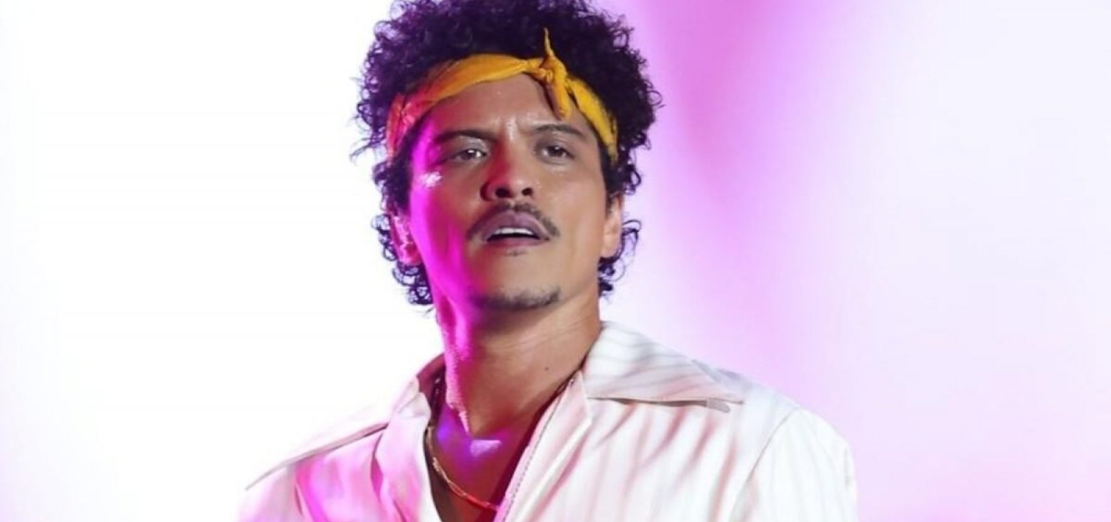 Música "Evidências" no show de Bruno Mars deve render R$ 2,2 mil aos compositores