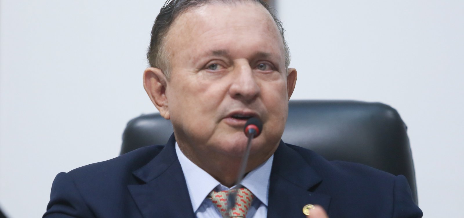 Adolfo Menezes se esquiva sobre sucessão na AL-BA, mas admite interesse em estar na chapa de 2026