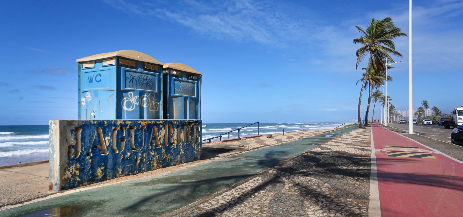 Prefeitura de Salvador diz que retirada de materiais dos ambulantes das praias é medida temporária