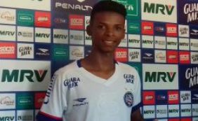 Atacante Henrique, novo reforço do Bahia, é apresentado no Fazendão