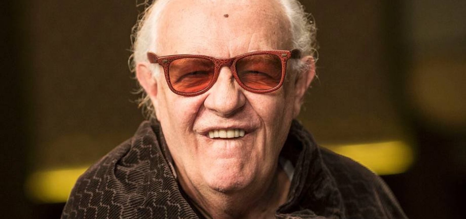 Na contramão, Ney Latorraca assina contrato vitalício com a Globo