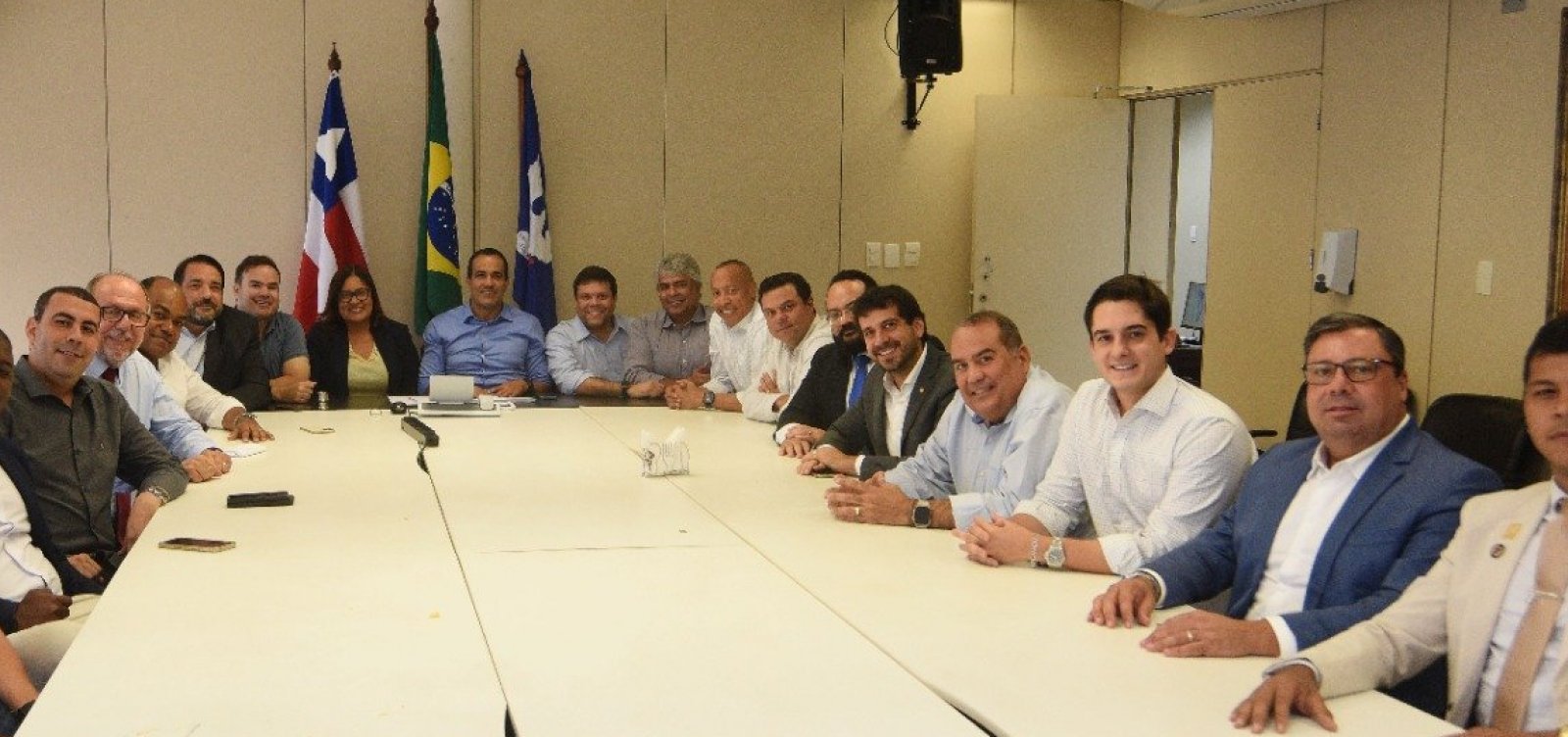 Em reunião com aliados, Bruno Reis indica ser contra terceiro mandato de Adolfo Menezes na AL-BA