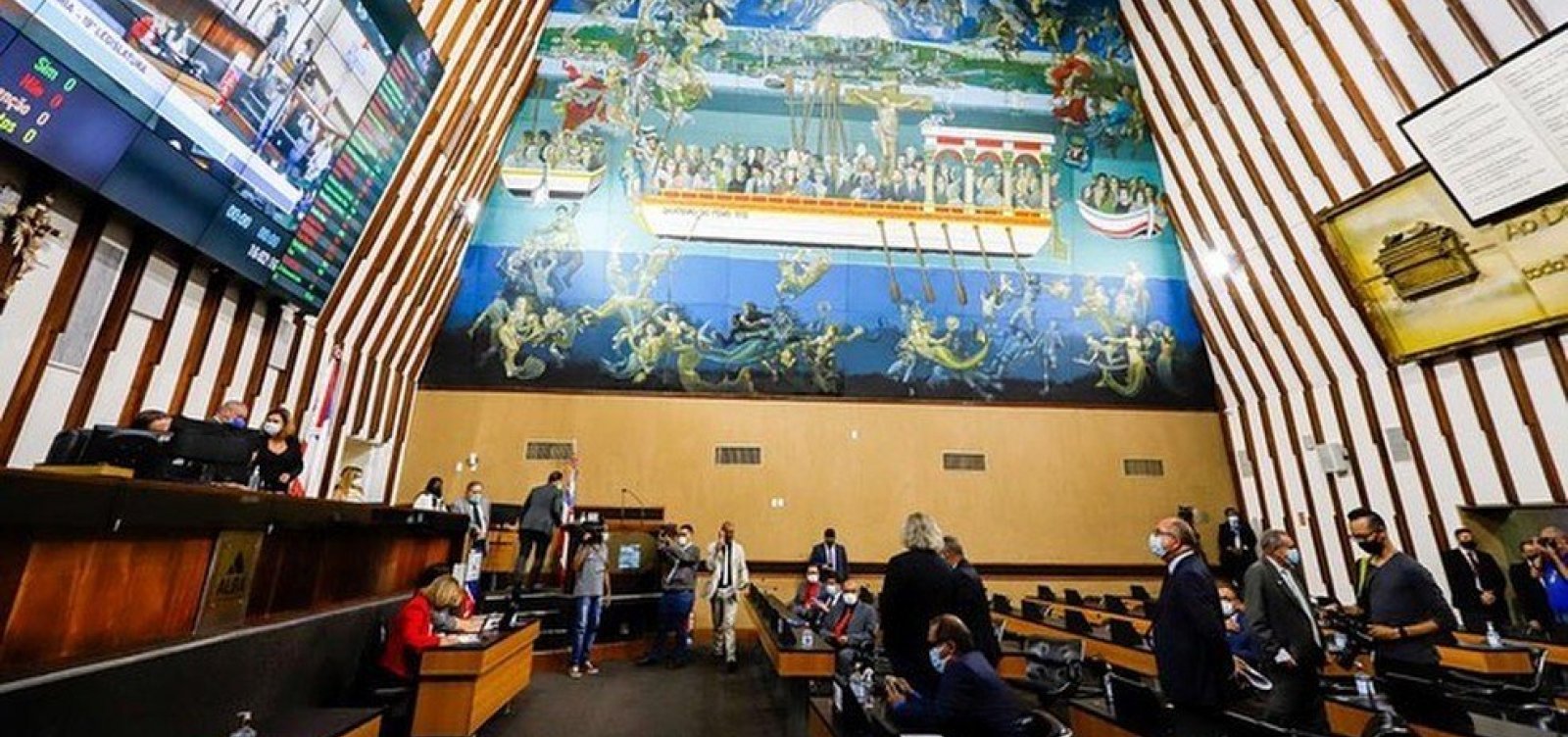 ‘Fim da chuva de títulos’: AL-BA limita concessão de honrarias após distribuir 100 em apenas nove meses