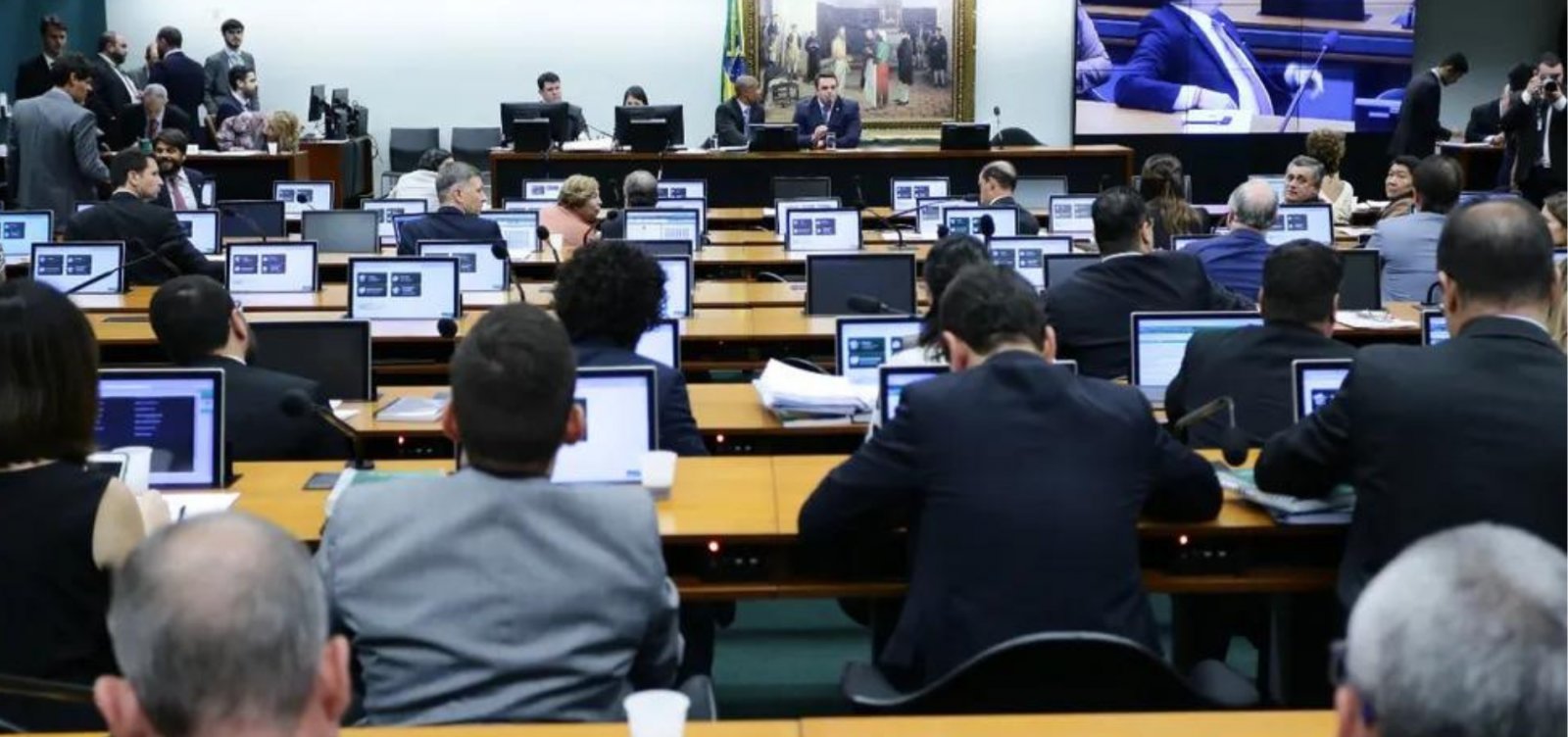 CCJ da Câmara aprova PEC que amplia imunidade tributária de igrejas, partidos e sindicatos