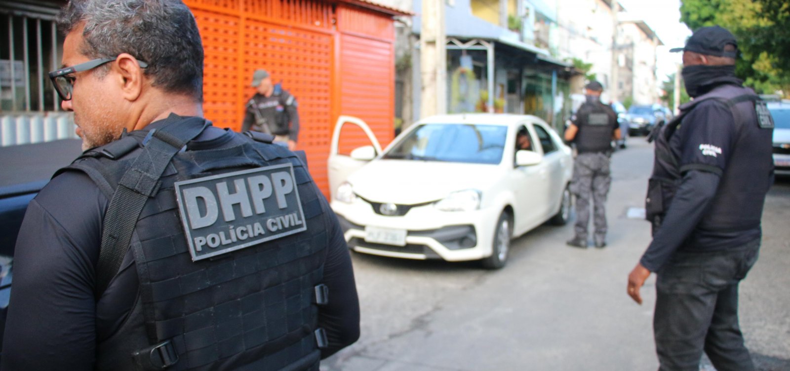 Polícia Civil Deflagra Operação No Bairro De Águas Claras Em Salvador