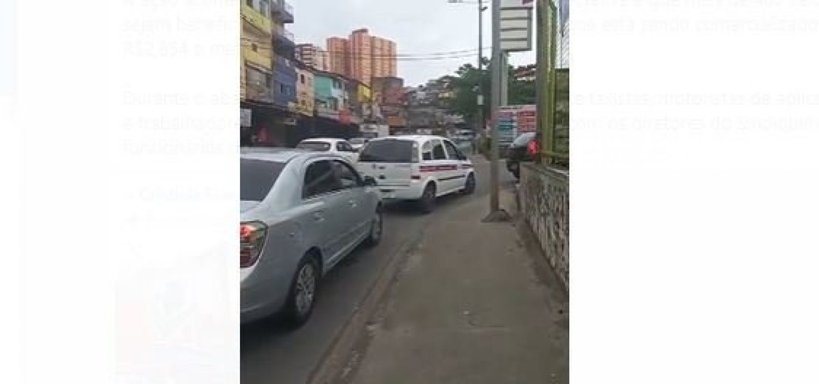 Posto em Salvador vende GNV com desconto e motoristas formam longa fila no local