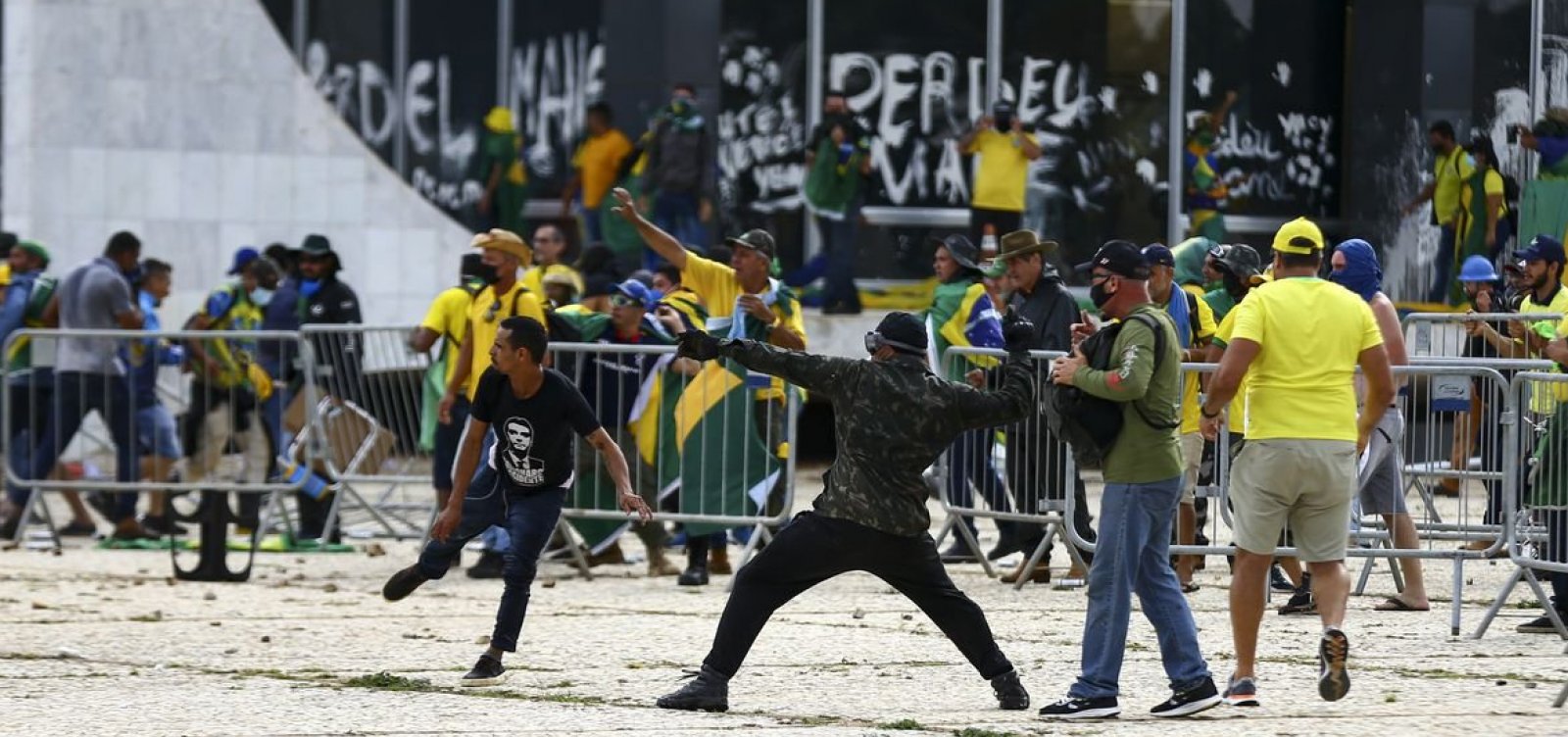 Ministério da Defesa preparou minuta de GLO para operação militar contra golpistas no 8 de janeiro