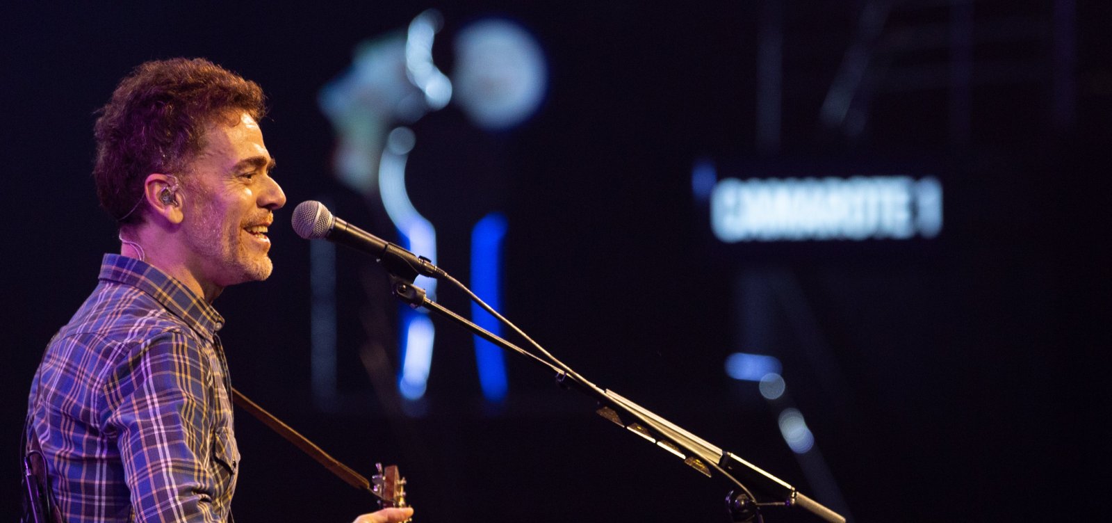 Nando Reis celebra 40 anos de carreira em show em Praia do Forte