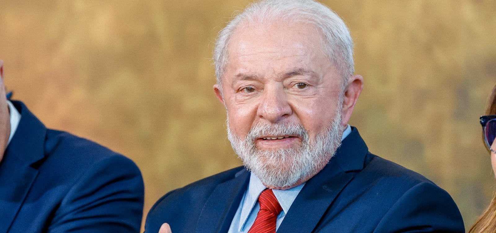 Médicos de Lula informam que cirurgia no quadril foi realizada sem intercorrências