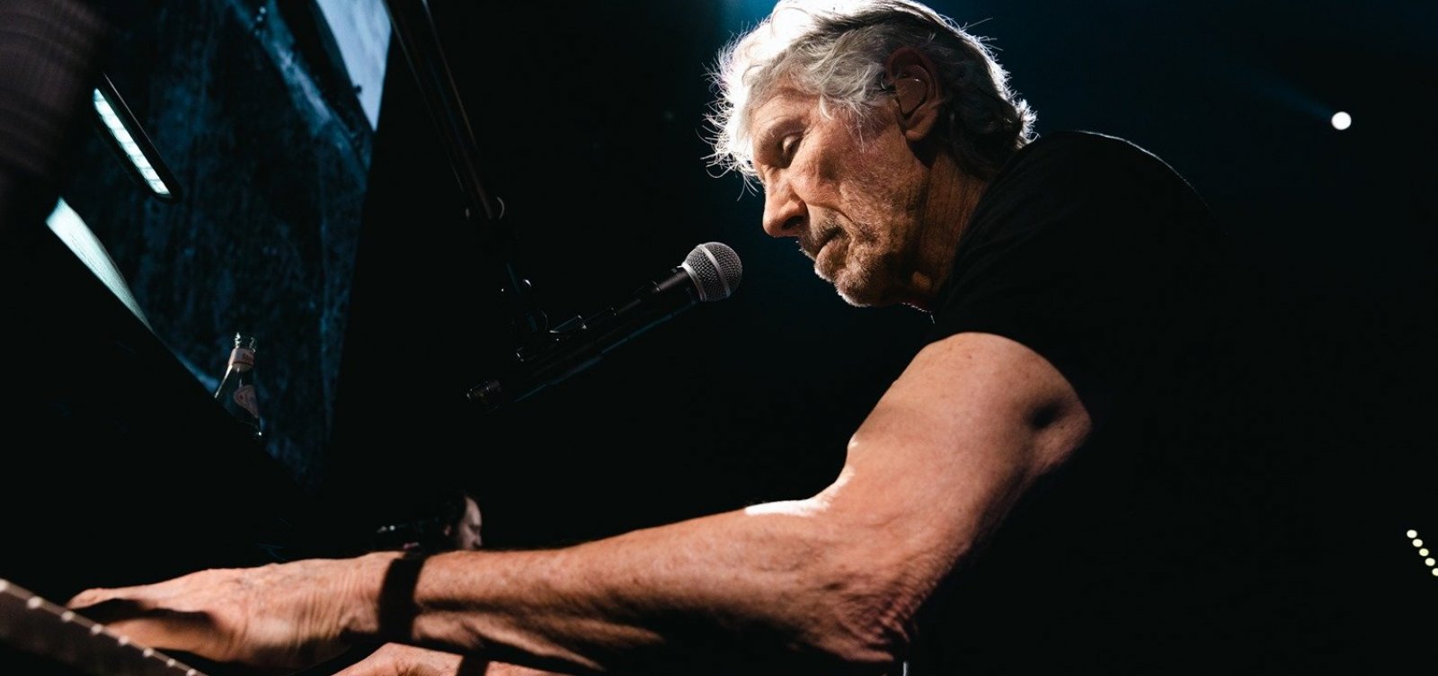 Roger Waters faz releitura do lendário "The Dark Side of the Moon", 50 anos depois