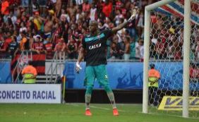 Mesmo após tomar gol, Mancini exalta jovem goleiro do Vitória