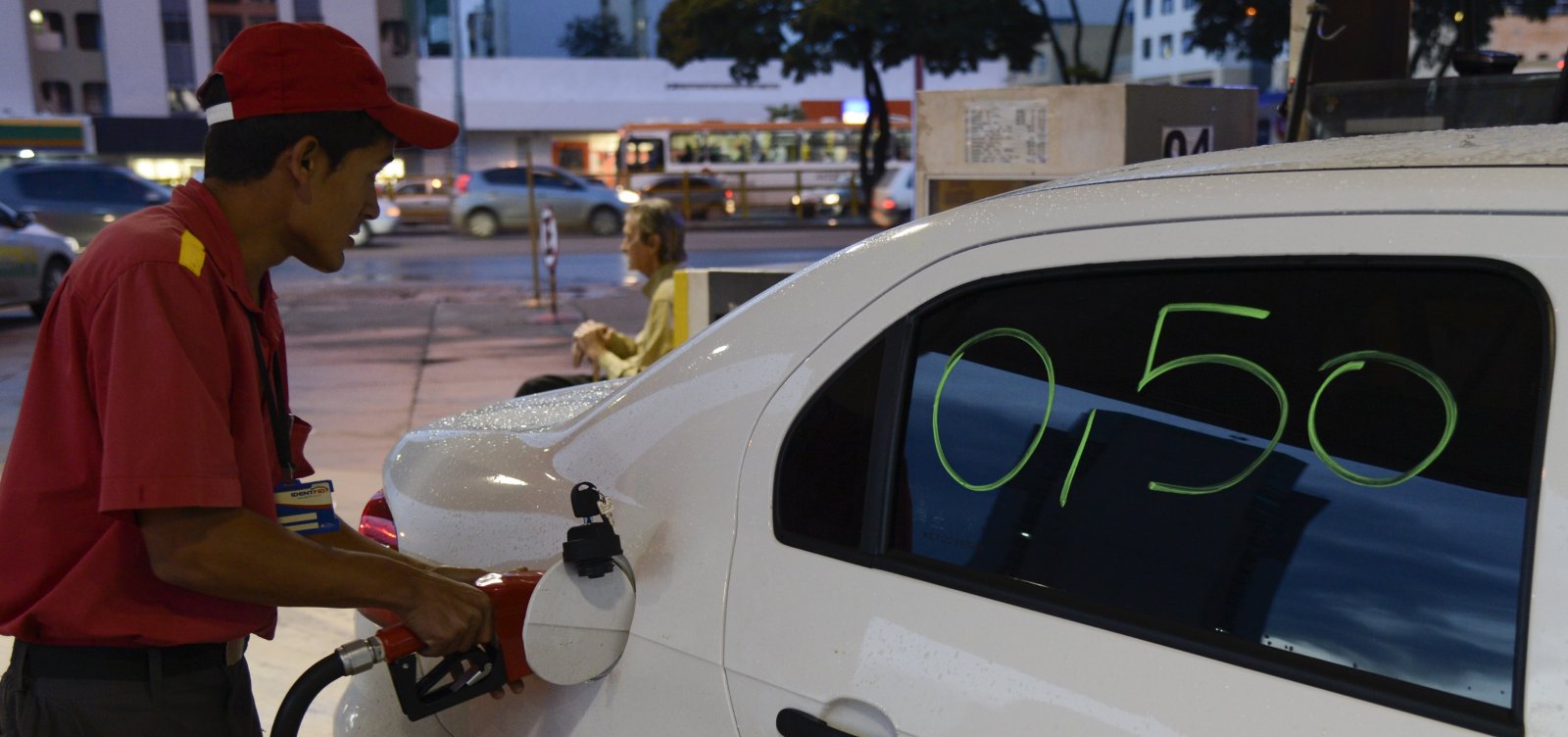 Lei que obriga frentista a notificar motoristas embriagados gera polêmica em Salvador 