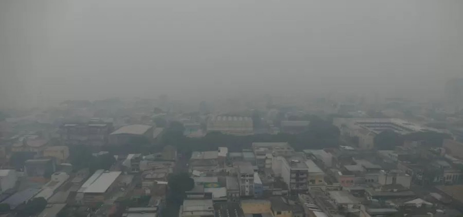 Manaus amanhece encoberta por fumaça pelo segundo dia consecutivo