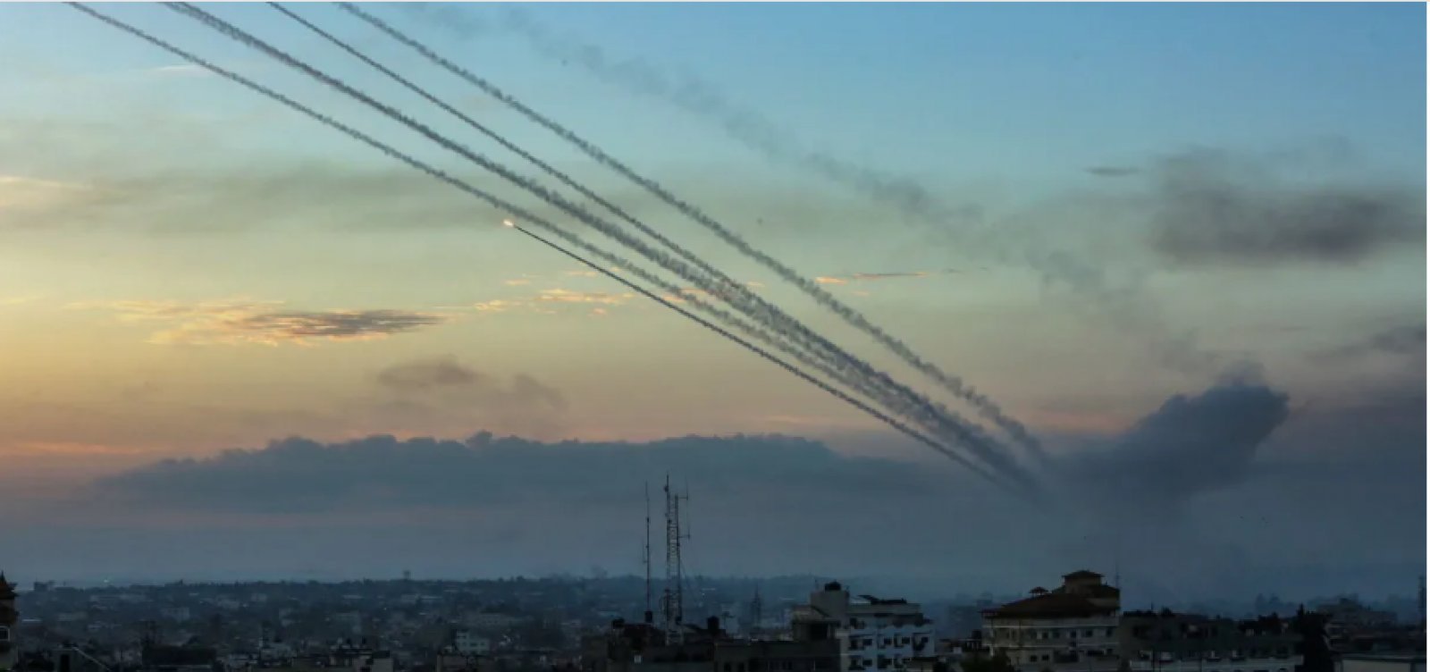 Sem espaço nos cemitérios, corpos de palestinos são armazenados em caminhões refrigerados em Gaza